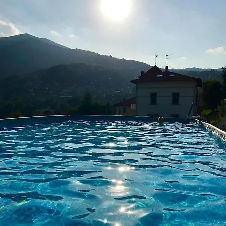 In Oleandra With Privet Garden & Pool *