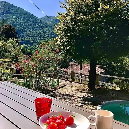 Villa In Oleandra With Privet Garden & Pool Dizzasco