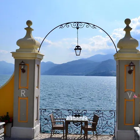 Villa In Oleandra With Privet Garden & Pool