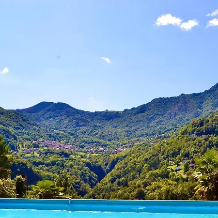 In Oleandra With Privet Garden & Pool Villa Dizzasco
