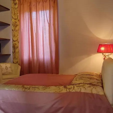 Villa In Oleandra With Privet Garden & Pool Dizzasco