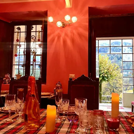 In Oleandra With Privet Garden & Pool Villa Dizzasco